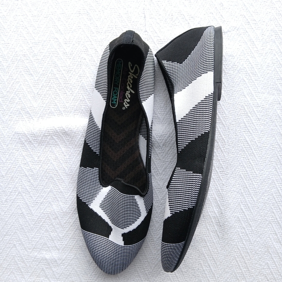 NWT Sz.11 Womens Skechers Cleo 2.0 Sherlock Flats - Picture 2 of 8
